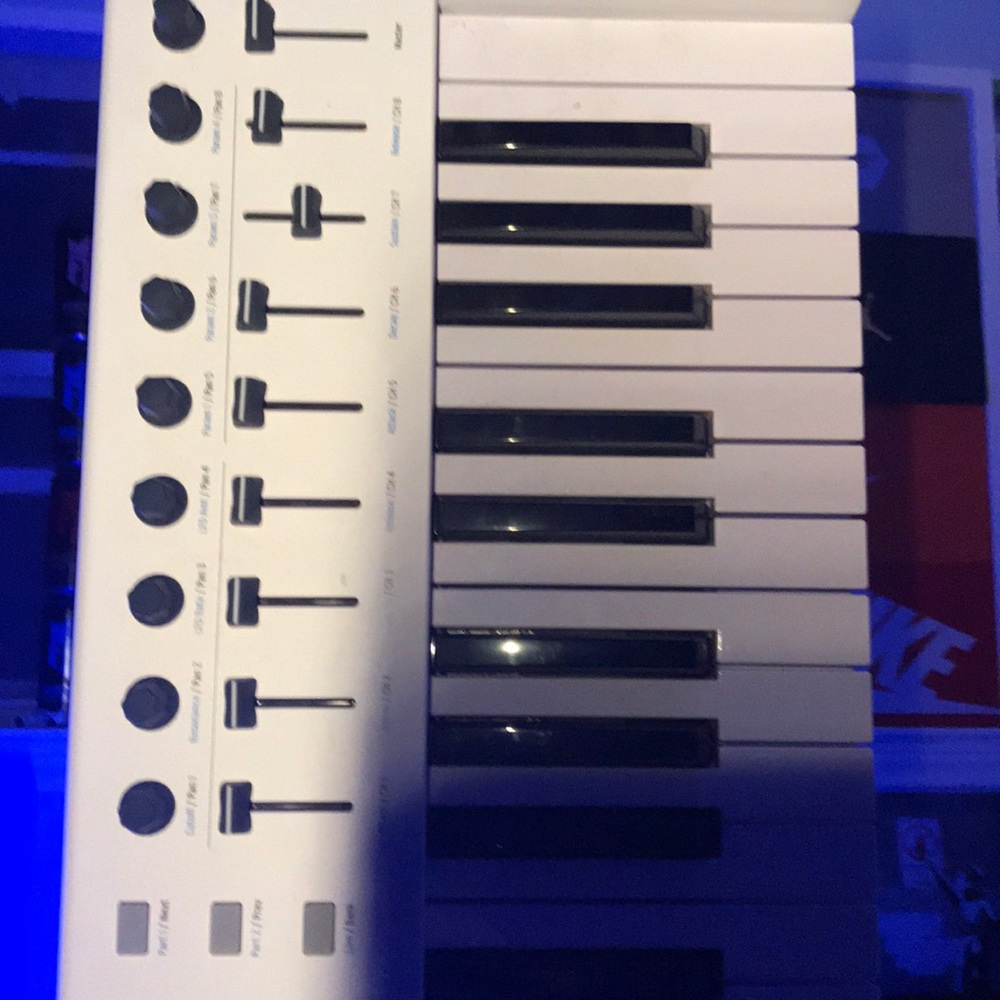 Keyboard - Picture 4 of 6